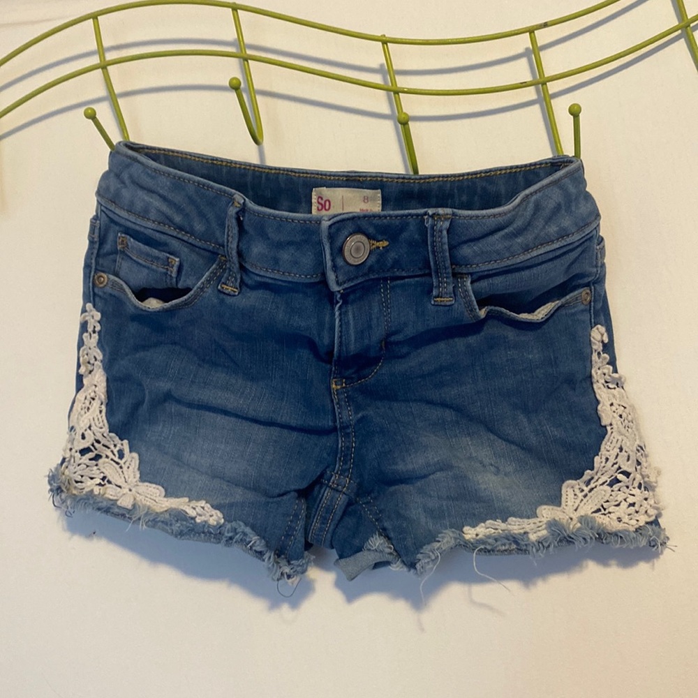 Girl’s size 8 denim shorts with white lace detail